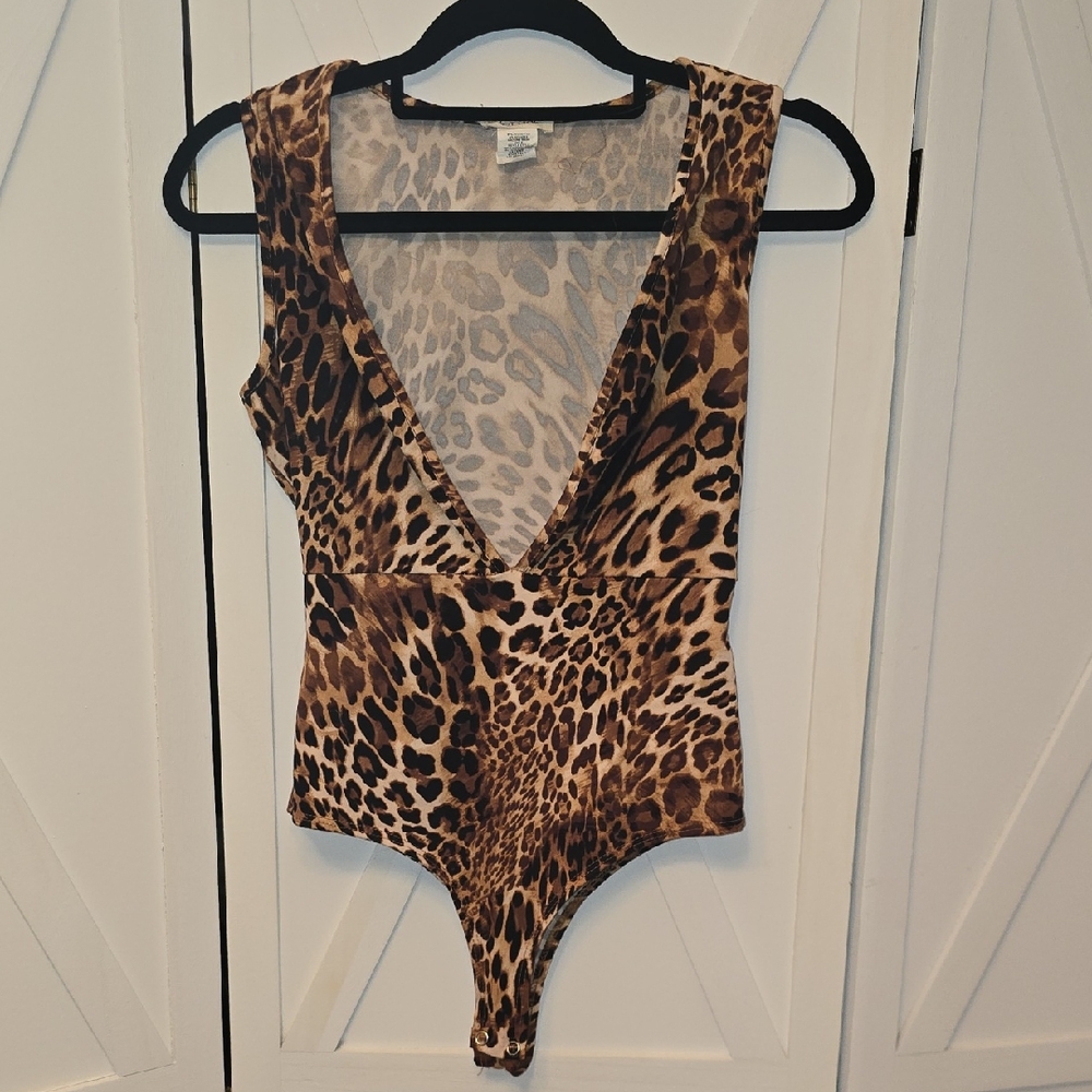 New Hot Gal Leopard Print V-Neck Bodysuit